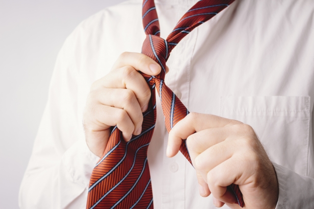 就活で重要なネクタイ、面接で合格に導く為のネクタイの選び方を考えます