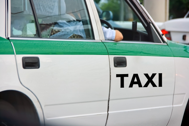 タクシー運転手の資格、年収、将来性、稼げる儲かる職業なのか解説